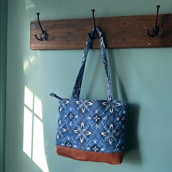 🔥🆕🔥Stone Mountain Quilted Floral handbag/lunchbag - Picture 2 of 6